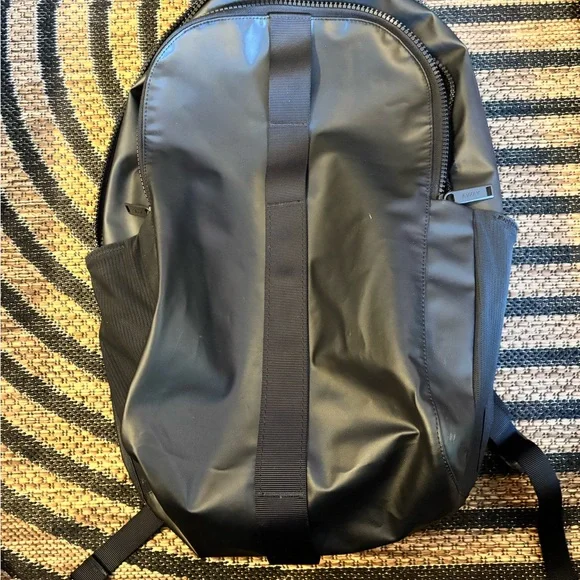 Away 26 L Black Backpack - Picture 4 of 6